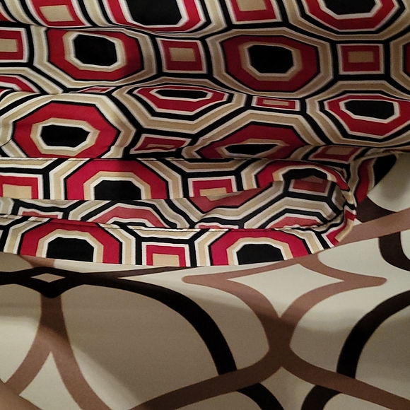 Roz & Ali Geometric Blouse - Picture 4 of 6